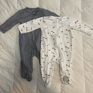 Carter’s 2-pack Footie pajamas